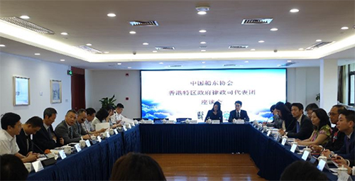 律政司司長鄭若驊資深大律師（右三）一行與中國船東協會理事會常務副會長張守國（左三）和中國船級社上海分社總經理孟令毅（左四）會面。