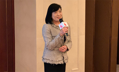 駐滬辦主任在晚宴上致辭