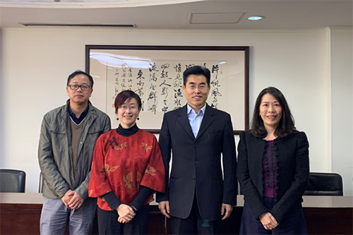 駐滬辦主任蔡亮（左二）、浙江省委統戰部常務副部長王曉峰（右二）、駐浙江聯絡處主任廖鳳嫻（右一）及浙江省委統戰部聯絡處處長宋立（左一）於會後合影