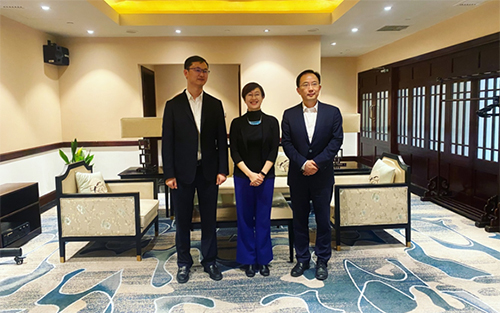 駐滬辦主任蔡亮（中）、蘇州市政府副秘書長陳春明（左）及蘇州市港澳辦主任陳羔（右）合照