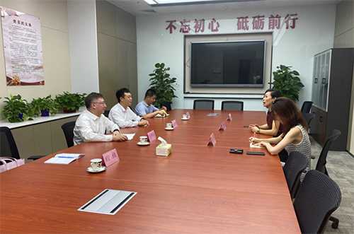 駐山東聯絡處副主任方明遠（左一）、濟南市人民政府台港澳事務辦公室港澳處處長王文華（左二）與麥家榮律師行濟南代表處主任王巧蓮（右二）會面