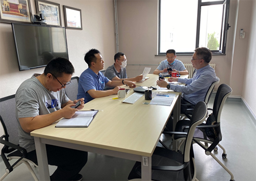 駐山東聯絡處副主任方明遠（右）、山東大學港澳台事務辦公室副主任姬銳（左三）及濟南市人民政府台港澳事務辦公室港澳處處長王文華（左二）等會面