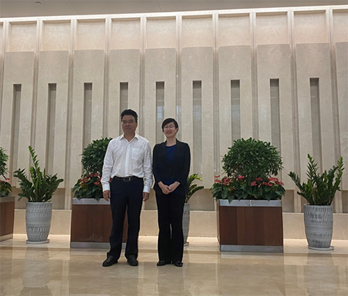 駐滬辦主任蔡亮（右）與寧波市政府副市長李關定（左）於會後合影