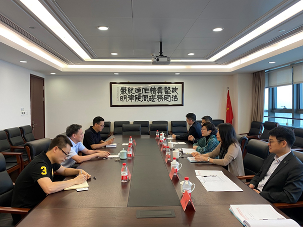 駐滬辦主任蔡亮（右三）一行與寧波市港澳事務辦公室主任葉榮鐘（左二）會面