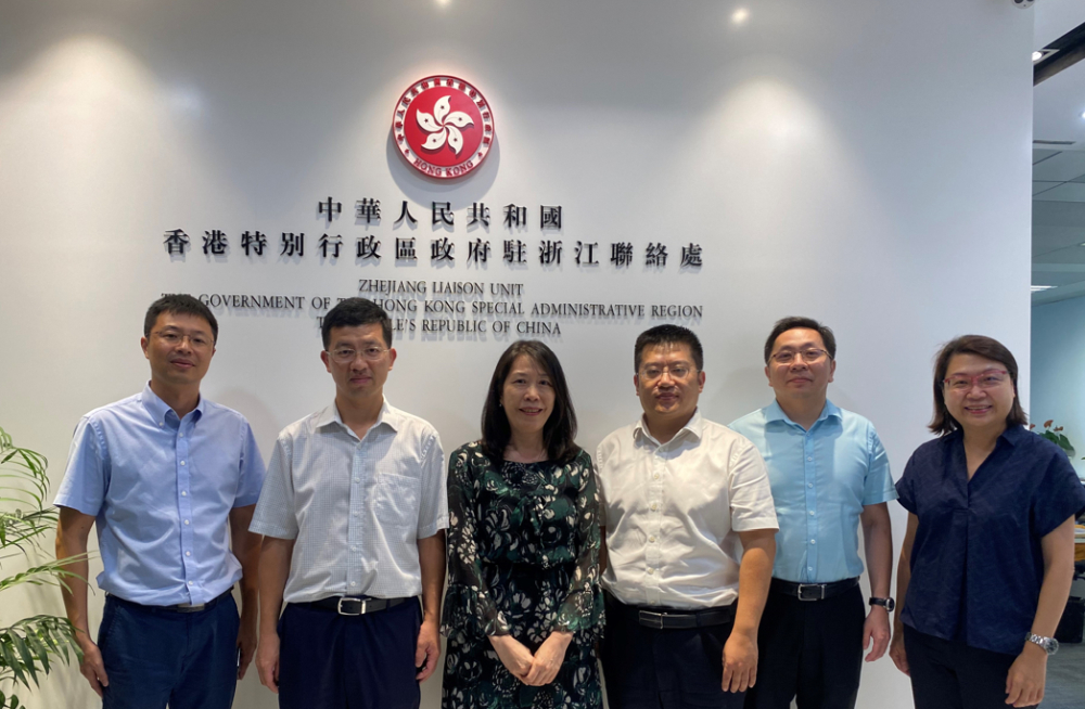 駐浙江聯絡處主任廖鳳嫻（左三）與杭州市下城區政府副區長唐鋒（左二）、杭州市下城區投資促進局局長孔奇（右三）、杭州市下城區發展改革和經濟信息化局副局長林廣瑤（左一）會後合影