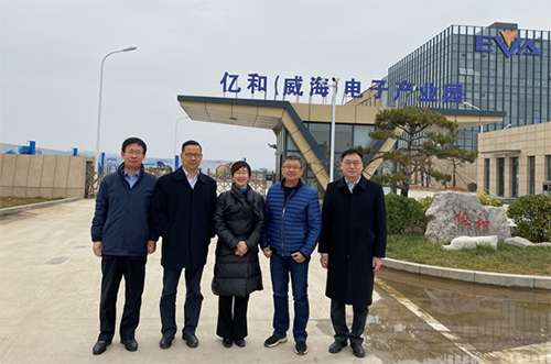 駐滬辦主任蔡亮（中）考察億和精密工業控股有限公司