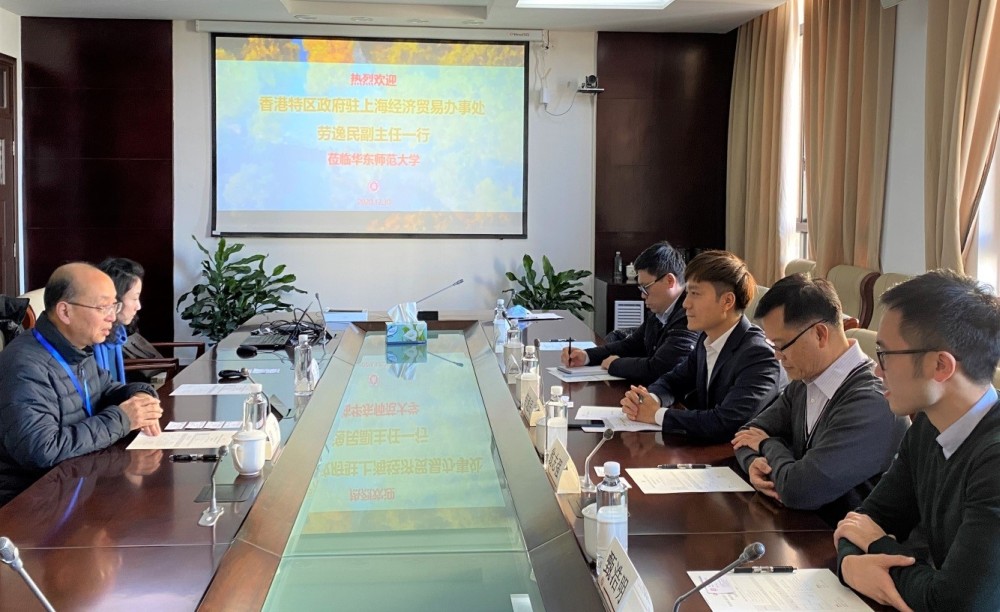 駐滬辦副主任勞逸民（右三）與華師大台港澳辦公室主任章平（左一）會面交流