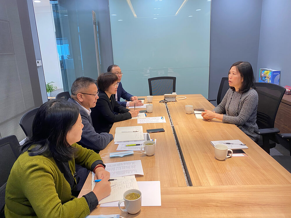 駐浙江聯絡處主任廖鳳嫻（右）與金華市港澳事務辦公室主任郭忠明（左二）等會面交流
