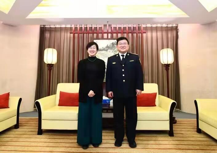 驻沪办主任到访上海海事局<br>左：蔡亮 主任<br>右：肖跃华 局长