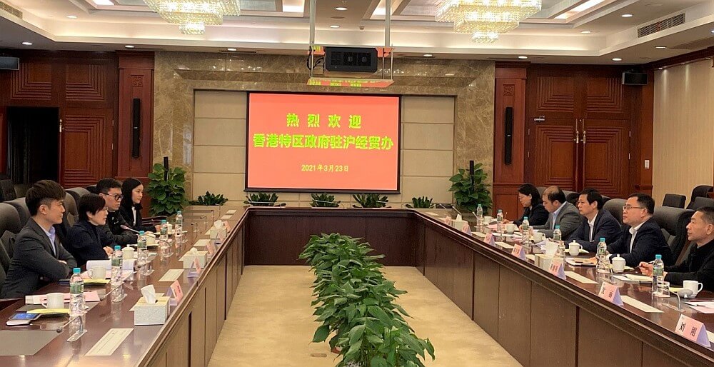 駐滬辦主任蔡亮（左二）與閔行區區長陳宇劍（右二）座談交流