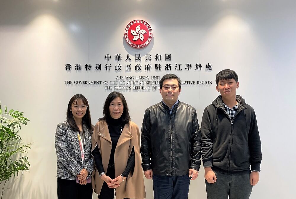 駐浙江聯絡處主任廖鳳嫻（左二）與寧波大學港澳台辦副主任徐崇賢（右二）等會後合影