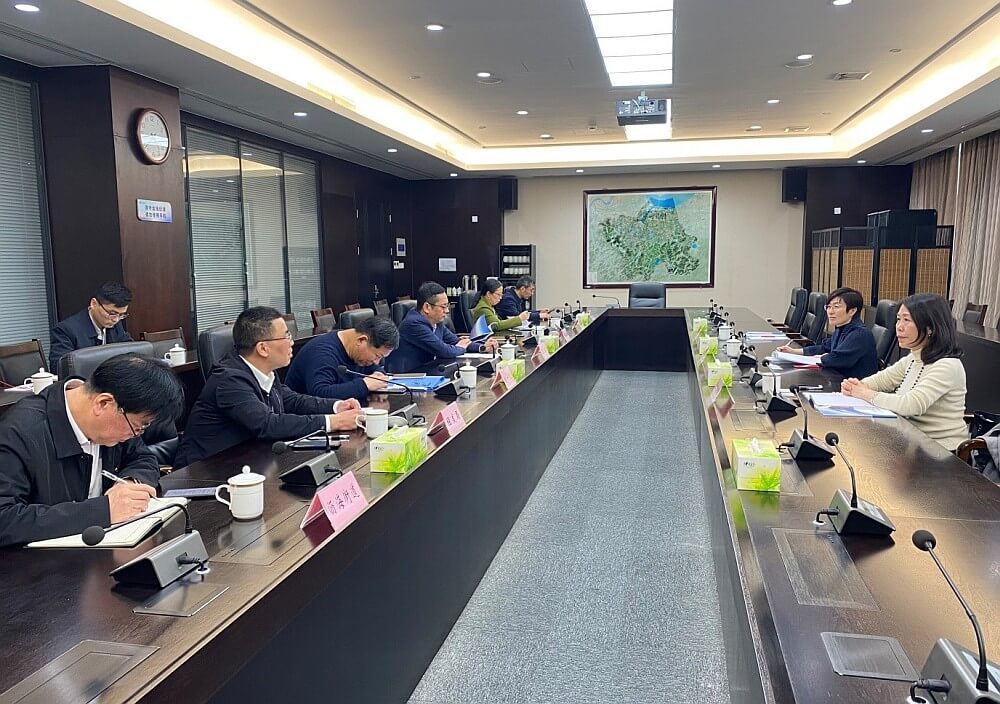 駐滬辦主任蔡亮（右二）、駐浙江聯絡處主任廖鳳嫻（右一）與紹興市濱海新區管委會副主任高波（左四）、濱海新區經濟發展局局長陳關正（左二）、濱海新區招商服務一局局長王黎萍（左二）等會談