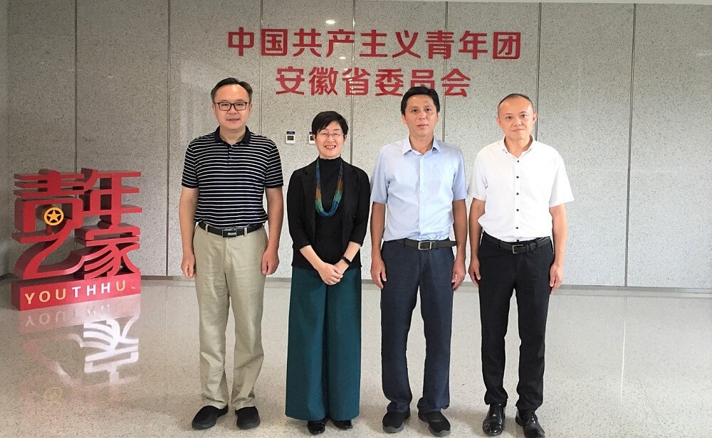 駐滬辦主任蔡亮（左二）與共青團安徽省委書記楊正（右二）、副書記李波（左一）及安徽省港澳辦副主任秦俊峰（右一）合影