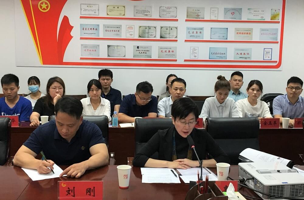 駐滬辦主任蔡亮（前排右）在啟動禮上致辭