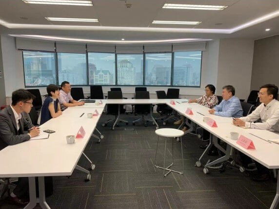 駐滬辦主任蔡亮（左二）與香港貿發局華東、華中首席代表呂劍（右二）會面交流