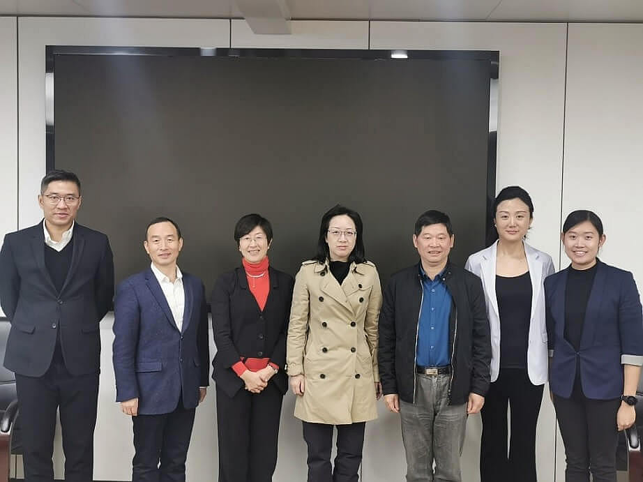 駐滬辦主任蔡亮（左三）與杭州市港澳辦主任周澍（中）及民政局社會事務處二級調研員許東良（左二）等合影