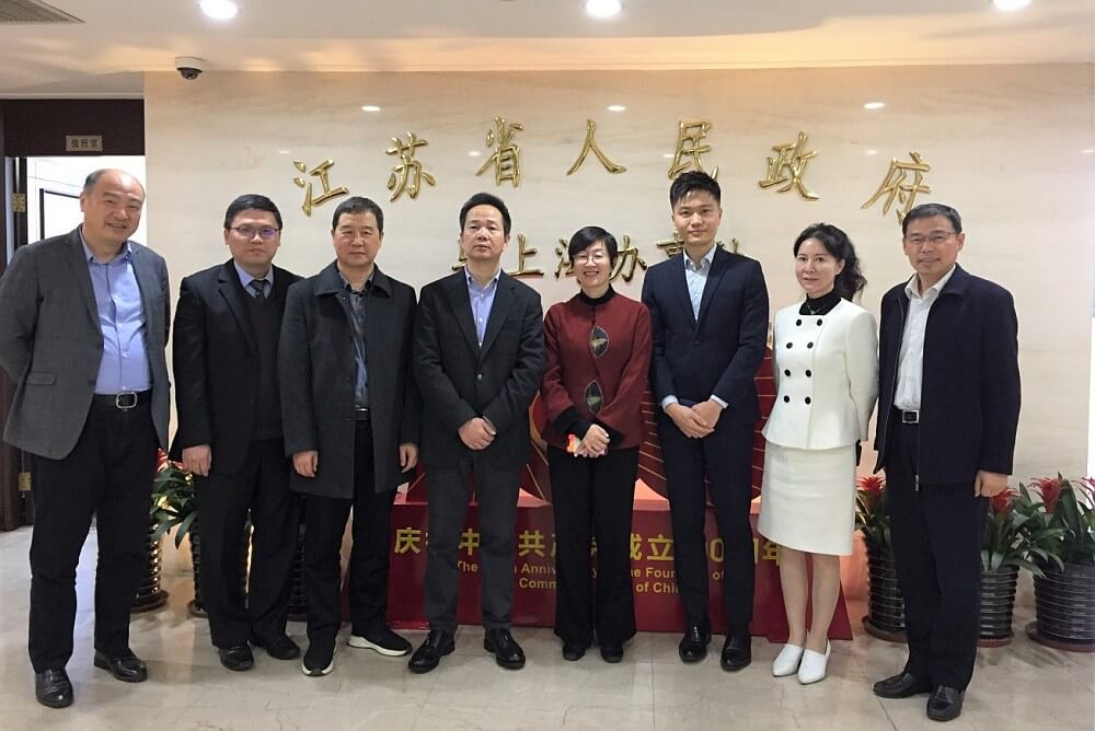 駐滬辦主任蔡亮（右四）、江蘇省人民政府駐上海辦事處主任黃運海（左四）及其他與會者會面後合影