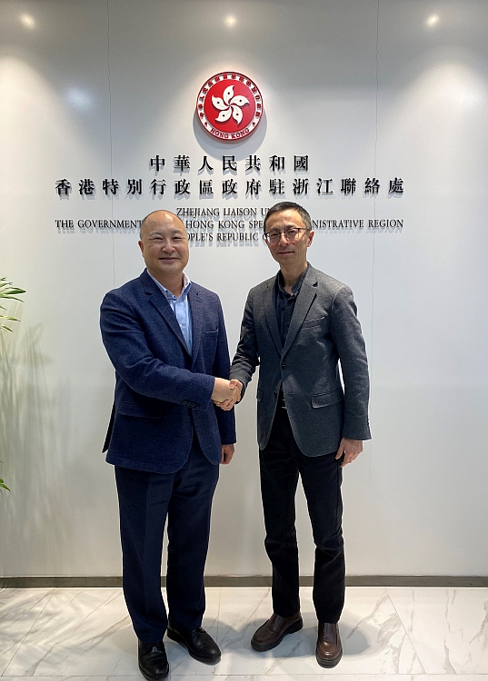 駐浙江聯絡處主任劉銘德（左）與浙江省交通投資集團有限公司國際業務部總經理宗偉（右）會後合影。