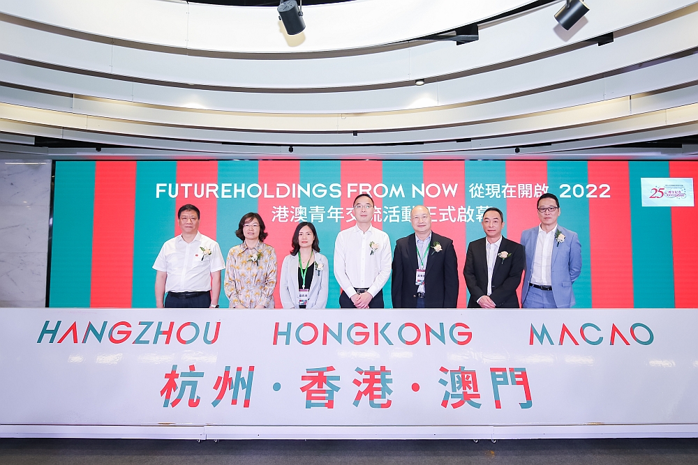 駐浙江聯絡處主任劉銘德（右三）、杭州市人民政府副市長孫旭東（中）、蕭山區副區長楊新程（左二）等主持開幕式。