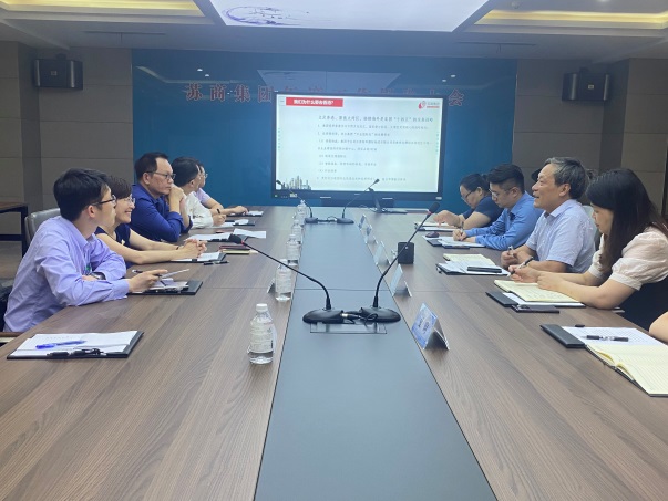 ［內地企業］蔡主任（左二），駐滬辦副主任、投資推廣總監鞏連全（左三）和南京蘇商投資發展（集團）有限公司董事長陳家俊（右二）會面交流