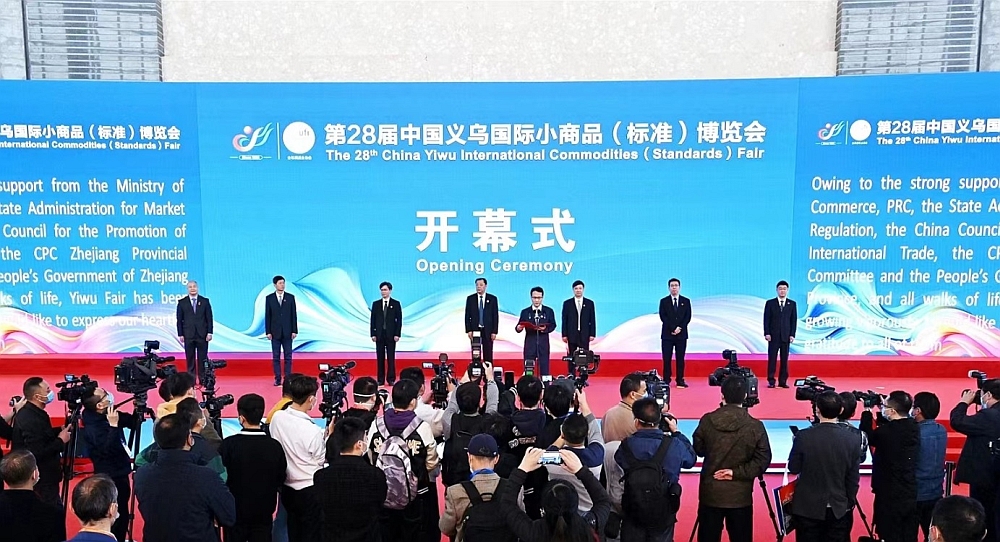 駐浙江聯絡處主任劉銘德（左一）和與會嘉賓出席開幕式