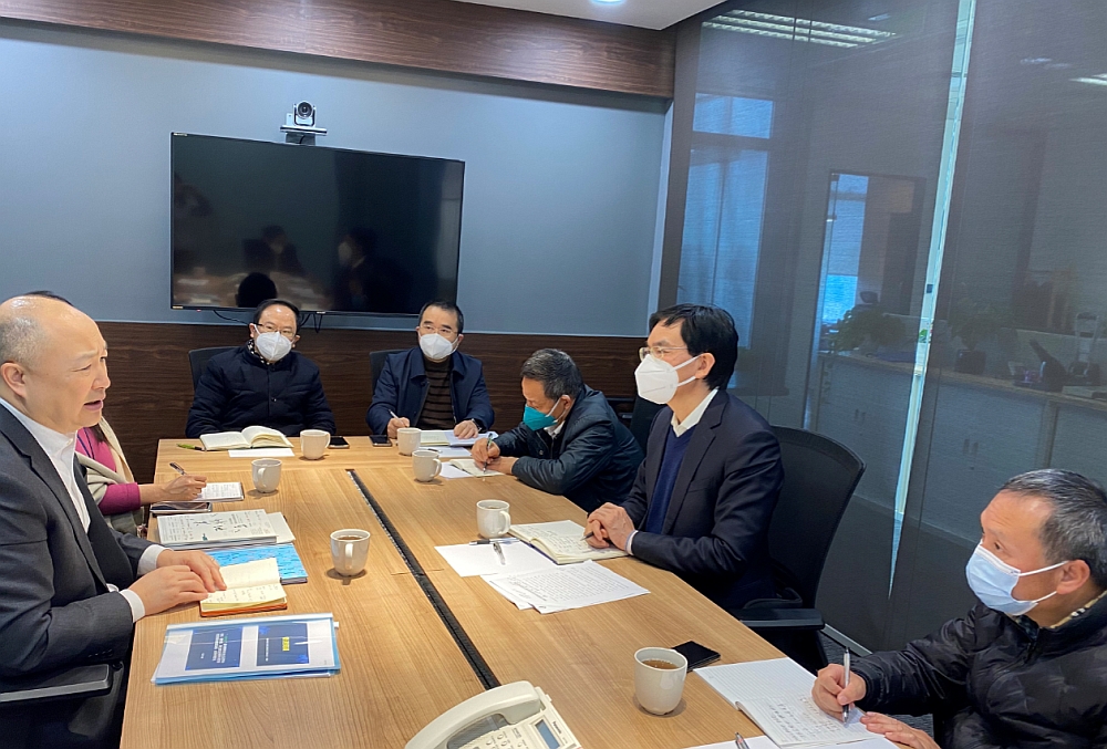 駐浙江聯絡處主任劉銘德（左一）與浙江省港澳事務辦公室主任顧建新（右二）等會面交流