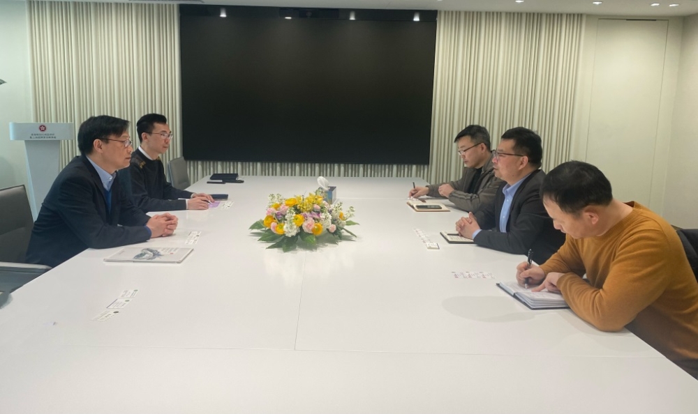駐滬辦副主任林景富（左一）與合肥市商務局副局長王化軍（右二）等會面交流