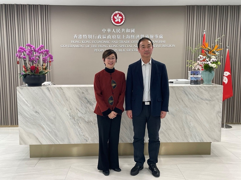 駐滬辦主任蔡亮（左）與蚌埠市人民政府吳永彬副市長（右）會面後合影