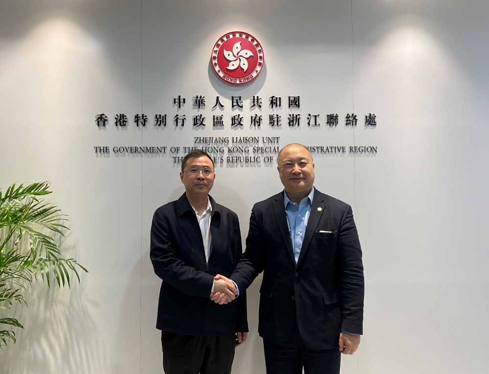 駐浙江聯絡處主任劉銘德（右）與溫州市港澳辦主任周俊武（左）會後合影