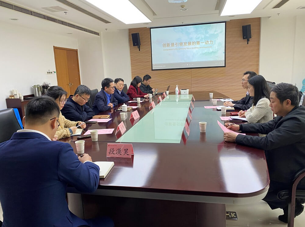 駐滬辦經貿關係總監馬明亮（右三）與合肥市高新區管委會副主任呂波（左四）、自貿局局長闞瑞（左五）、科技局副局長盧晨晨（左六）等會面交流。