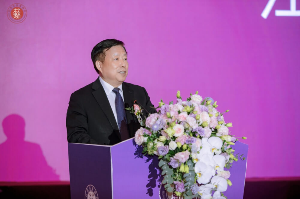 江蘇省副省長方偉致辭。