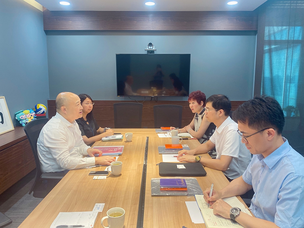 駐浙江聯絡處主任劉銘德（左一）與浙江省貿促會會長陳建忠（右二）等會面交流。