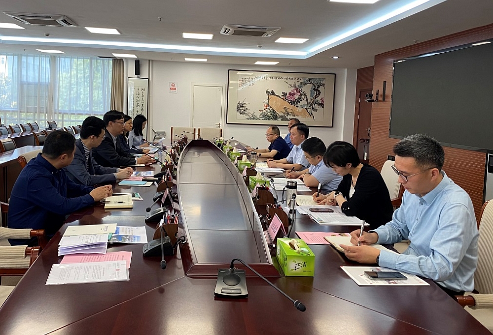 駐滬辦副主任林景富(左三)與宿州市政府辦（外事辦）副主任程利(右四)及其他相關市政府代表座談交流