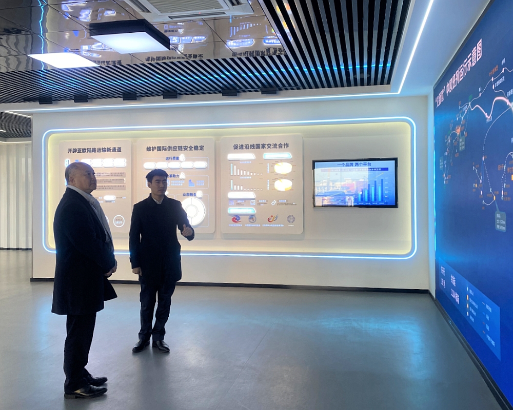 駐浙江聯絡處主任劉銘德參觀“義烏鐵路口岸義新歐”展覽館