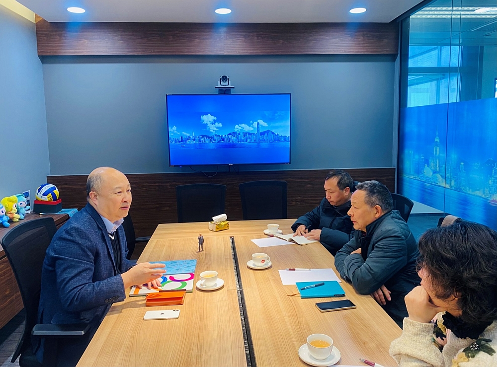 駐浙江聯絡處主任劉銘德（左）與浙江省港澳事務辦公室副主任姚國文（右二）等會面交流