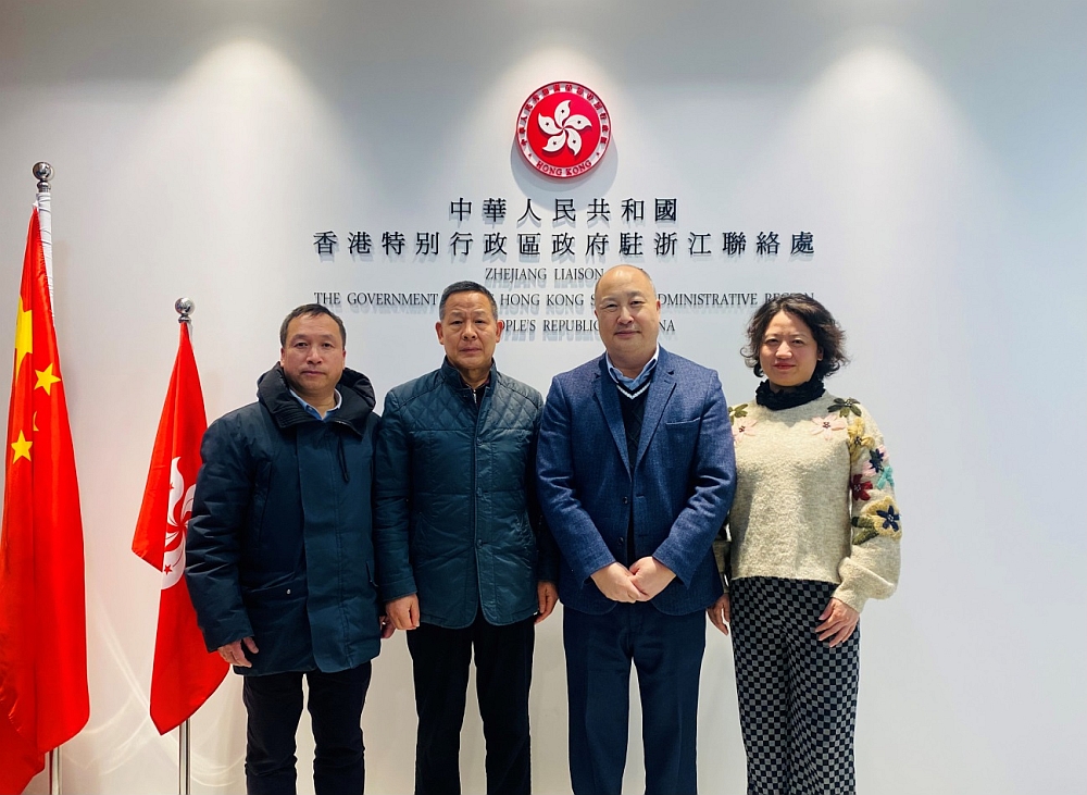 駐浙江聯絡處主任劉銘德（右二）與浙江省港澳事務辦公室副主任姚國文（左二）、港澳處處長莫志良（左一）、副處長杜薇（右一）合影