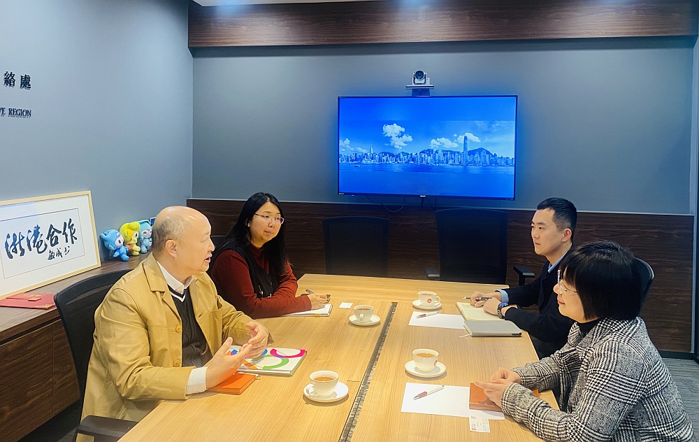 駐浙江聯絡處主任劉銘德（左一）與湖州市港澳辦主任張國英（右一）會面。