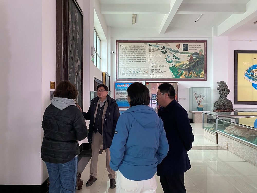 駐山東聯絡處主任黃志輝（左二）考察臨沂平邑天宇博物館