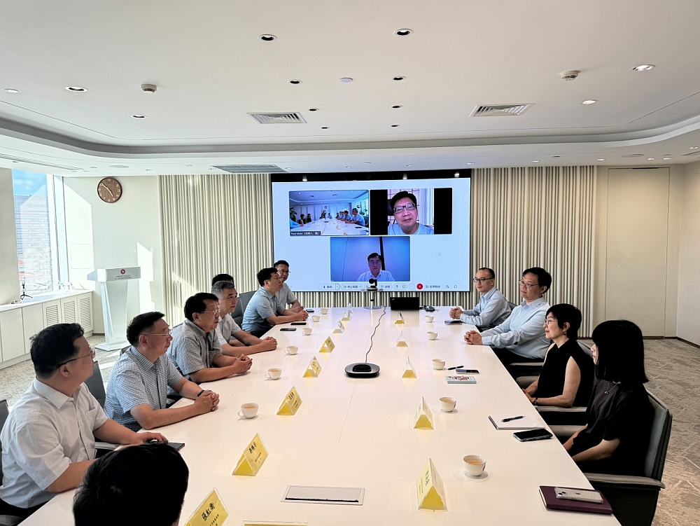 駐滬辦主任蔡亮（右二）與山東省委港澳辦主任張連三（左三）等會面