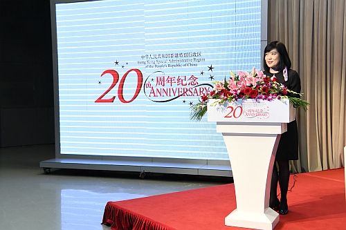 「香港回歸祖國二十周年 — 同心創前路　掌握新機遇」成就展今日（八月十五日）在上海揭幕。圖示香港特別行政區政府駐上海經濟貿易辦事處主任鄧仲敏在開幕典禮上致辭。